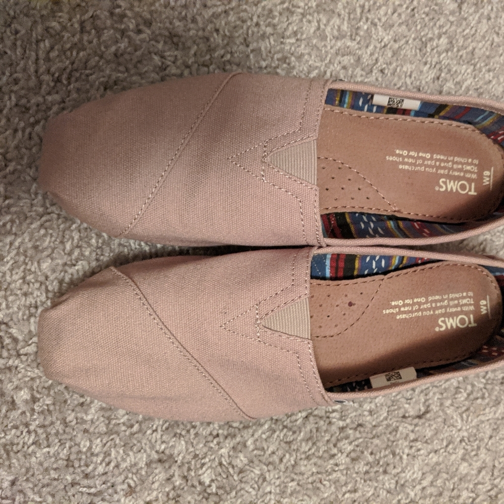 TOMS shoes size 9 (nude)